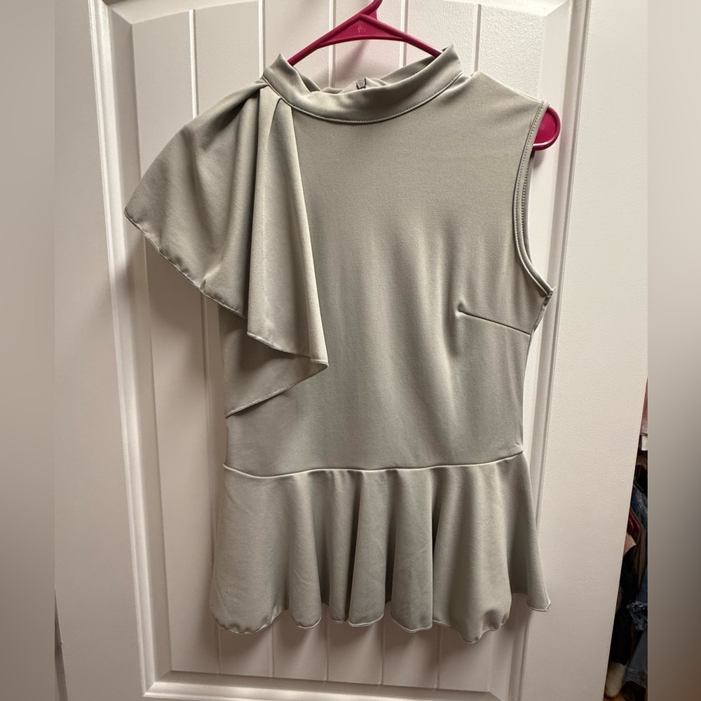 Boutique Gray Sleeveless One Shoulder & Ruffled Sleeve Dress Blouse Size Medium